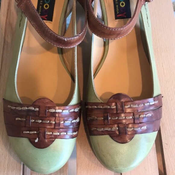 Everybody Women's Landino Mary Jane Pump - Picture 6 of 7